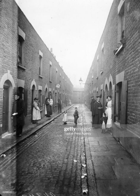 Old City Street, City Street Photography, Victorian Street, Historical London, 19th Century London, East End London, Victorian Life, Victorian London, London History