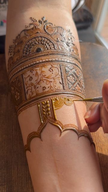 Henna Designs Front Hand, Henna Designs Back, Hand Henna Designs, Jagua Henna, Palm Mehndi Design, Henna Designs Wrist, Finger Henna Designs, Modern Henna, Modern Henna Designs