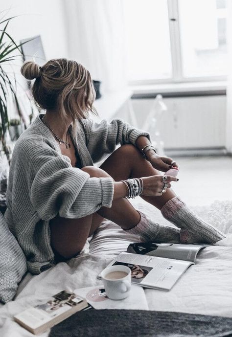 Cozy Cardigan Outfit, Photography Ideas At Home, Home Photo Shoots, Shotting Photo, Woman Sitting, Kendall Jenner Outfits, Foto Poses, Cozy Socks, Cozy Cardigan