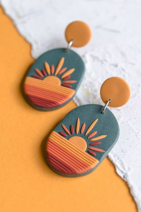 Polymer Clay Boho Earring, Cute Polymer Clay Figurines, Silk Screen Polymer Clay Earrings, Polymer Clay Earring Studs, Clay Earrings For Beginners, Rajutan Sandal, Easy Polymer Clay Earrings, Polymer Clay Sun, Diy Polymer Clay Crafts