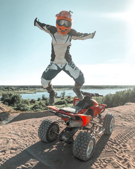 tonie ( with an E ) sledz on Instagram: “Coming into Monday like.... I’m so ready for this week, so excited for what it has to offer. New goals, new challenges and my drive is…” Motocross Couple, Motocross Photography, Motorbike Photos, Motocross Girls, Dirt Motorcycle, Bike Couple, Biker Photography, Motocross Love, Cool Dirt Bikes