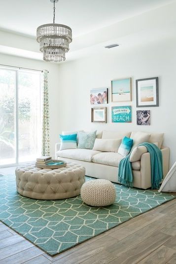 Serene and Elegant White and Turquoise Living Room #homedecor #home #livingroom #interiordesign #interior Neutral Apartment, Beachy Living Room, Beach Living Room, Jessie James, Beach Room, Condo Decorating, Coastal Living Rooms, Versace Home, Beach House Interior