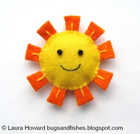 Bugs and Fishes by Lupin: How To: Make a Mini Felt Sun Felt Sun, Diy Busy Books, Felt Crafts Patterns, Felt Patterns, Felt Christmas Ornaments, April Showers, Felt Diy, Felt Toys, Felt Fabric