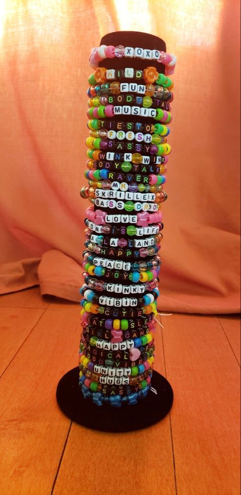 Rave Bag Ideas, Kandy Ideas Rave, Kandi Display, Kandi Bracelets Scene, Kandi Singles Ideas Words, Kandi Phrases, Kandi Sayings, Kandi Ideas Words, Kandi Words Ideas