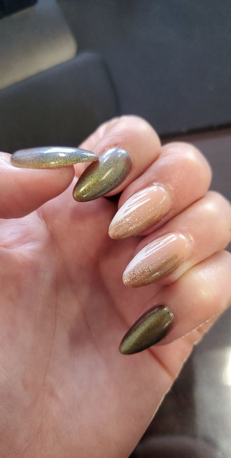 Nude and army green Ombre Nails Green, Vertical Ombre Nails, Army Green Nails, Nails Green, Green Olive, Green Nails, Ombre Nails, Green Gold, How To Do Nails