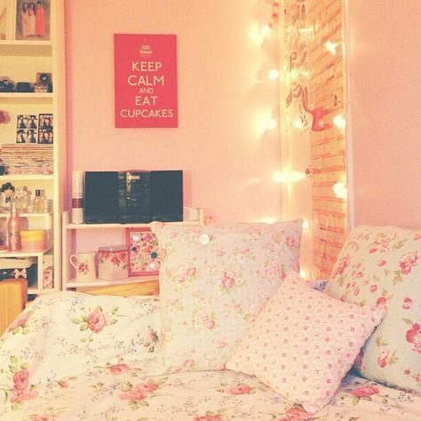 . Tumblr Bedroom, Fun Room, Tumblr Rooms, Teenage Room, Girly Room, Pretty Bedroom, Room Goals, Teen Room, Dream Rooms