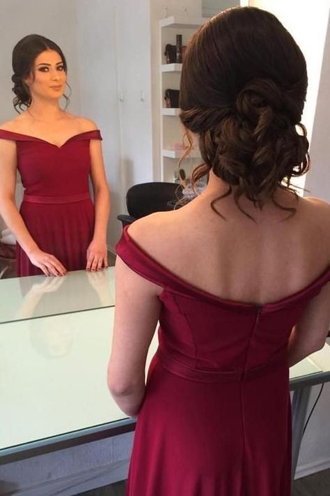 Off Shoulder Dresses Prom, Winter Formal Dress, Sanggul Modern, Prom Dresses Off The Shoulder, Burgundy Prom, Prom Dresses Elegant, Winter Formal Dresses, Homecoming Dresses Long, Off Shoulder Dresses