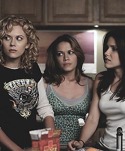 One Tree Hill Haley And Brooke, Three Hills, One Tree Hill Quotes, Bethany Joy Lenz, Hilarie Burton, 3 Best Friends, Bethany Joy, Peyton Sawyer, Jason Isaacs