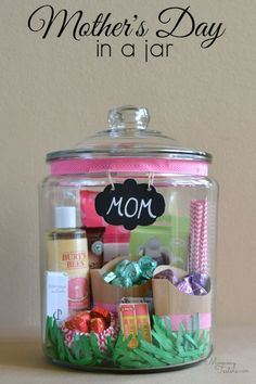 Creative DIY Mothers Day Gifts Ideas - Mother’s Day Gift In A Jar - Thoughtful Homemade Gifts for Mom. Handmade Ideas from Daughter, Son, Kids, Teens or Baby - Unique, Easy, Cheap Do It Yourself Crafts To Make for Mothers Day, complete with tutorials and instructions http://diyjoy.com/diy-mothers-day-gift-ideas Diy Mother's Day Gift Basket, Diy Gifts To Make, Birthday Presents For Mom, Diy Gifts For Mom, Mason Jar Gifts, Diy Mothers Day Gifts, Cadeau Diy, Mom Christmas, Presents For Mom