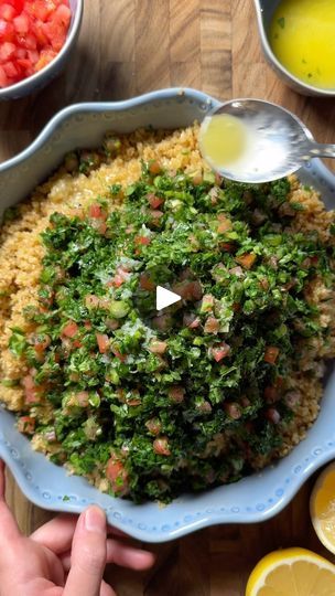 Quinoa Tabouleh, Easy Pork Tenderloin, Mediterranean Food, Food Vegan, Easy Pork, Green Onion, Quinoa Recipes, Beef Steak, Pork Tenderloin