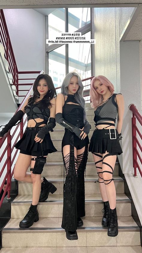 Viviz Maniac Outfit, Edgy Kpop Outfits, Kpop Idol Costume, Kpop Girl Outfits Stage, Kpop Idol Outfits Stage, Kpop Female Idols Outfits, Ocean Darkness, Aespa Stage Outfits, Moda Kpop