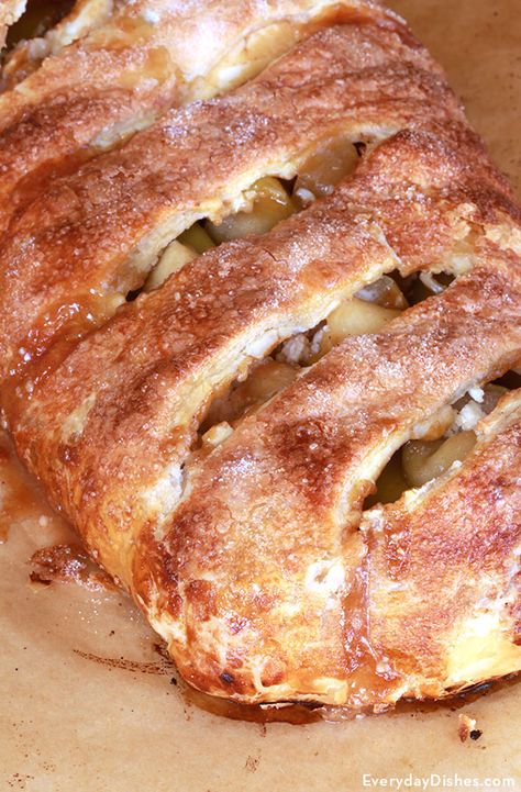 Homemade Apple Strudel Recipe for Breakfast or Dessert Apple Strudel Recipe, Oreo Desserts, Strudel Recipes, Cake Mug, Apple Strudel, Wontons, Puff Pastry Recipes, Pudding Desserts, Homemade Apple