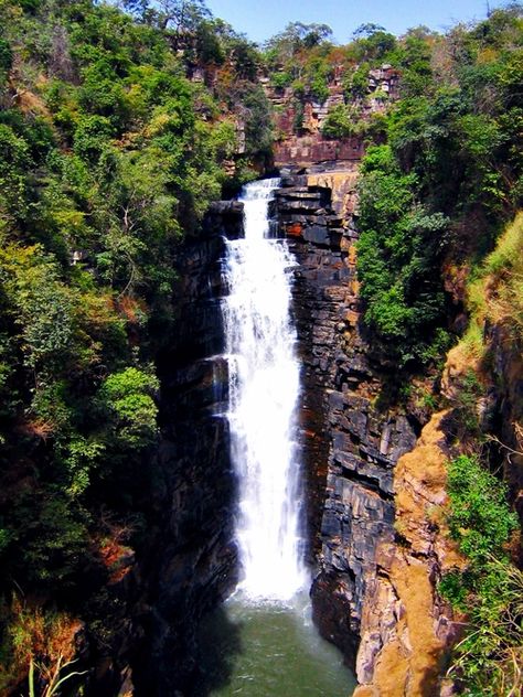 Kinkon Falls | Guinea Guinea Africa, Guinea Conakry, Travel Africa, Africa Do Sul, Out Of Africa, Beautiful Waterfalls, Places Of Interest, Africa Travel, Beautiful Places To Visit