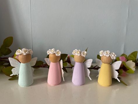 Been having a play with peg dolls and made these little fairies 🧚🏻 www.etsy.co.uk/shop/sewlovelygifts1 Gnome Peg Doll, Fairy Peg Doll, Peg Dolls Ideas, Peg Fairies, Small Fairy Wings, Christmas Craft Show, Muddy Boots, Felt Ideas, Animal Costumes