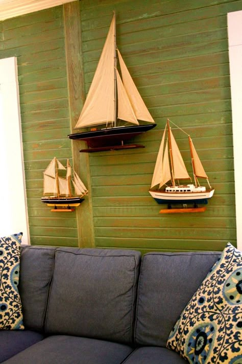 Inspiration from the beach! Ship Decor, Coastal Bedrooms, Lake Cottage, Nautical Design, Beach Cottage Style, Nautical Home, Model Boats, Sailboats, Kitchen Wall Decor