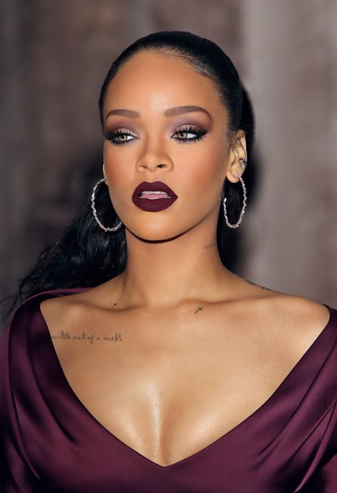 Rihanna. Makeup looks flawless! Eyeshadow Black, Looks Rihanna, Makeup Sephora, Dark Lipstick, Beauty Make-up, Black Lips, Makijaż Smokey Eye, Makeup Goals, Flawless Makeup