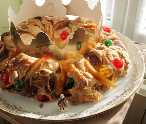 Twelfth Night, Epiphany and Delicious Bread! King Cake: Rosca de Reyes (Recipe) Kings Bread, French Brioche, King Cake Recipe, Twelfth Night, King Cake, Twelve Days Of Christmas, Delicious Bread, Sweet Bread, Seasonal Food