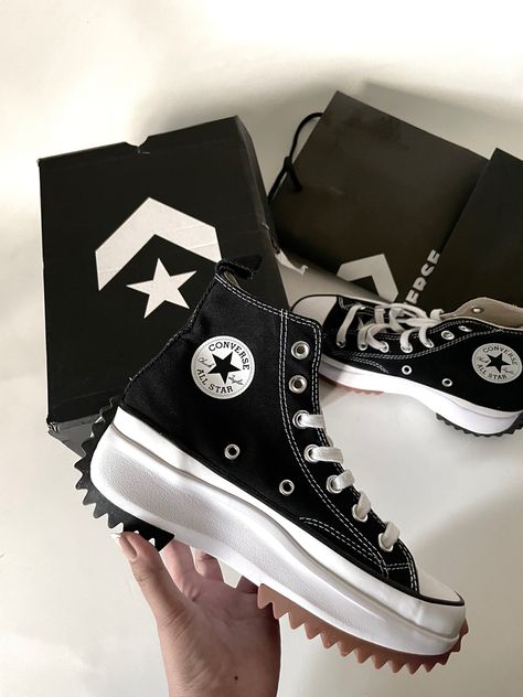 Run Star High Converse, Converse Run Hike Star, How To Style Run Star Hike Converse, Converse Hiking Shoes, Converse Run Star Hike High Top Outfit, Converse Star Shoes, Converse Hike Hi Outfit, Converse Hike Star Outfits, Run Hike Converse Outfit