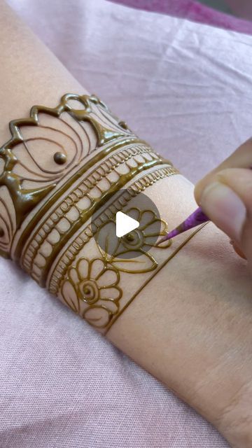 Mehandi Designs For Brides, Trendy Mehandi Designs, Bridal Mehndi Designs Front Hand, 2024 Mehndi Designs, Mehandi Design For Back Hand, Hand Mehendi Bridal, Bride Mehendi Back Hand, Bride Mehandi Design, Bridal Mehendi Designs Wedding Brides