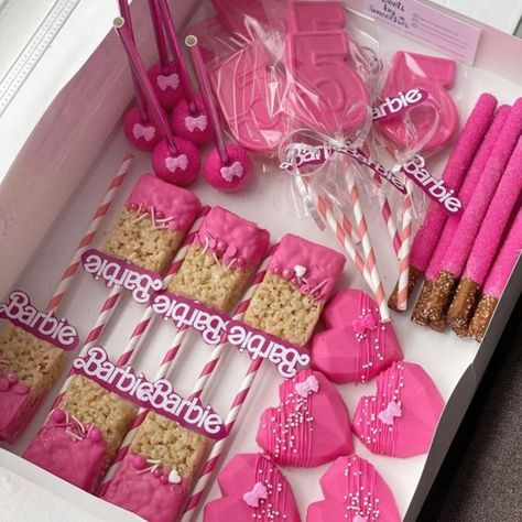 Happy Birthday Jokes, Barbie Cake Design, Girls Barbie Birthday Party, Cake Barbie, Barbie Bday, Barbie Pool Party, Easy Baby Shower, Barbie Design, 4de Verjaardag