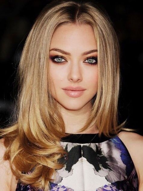 amanda seyfried Amanda Seyfried Hair, Stars Hairstyles, Minimalist Beauty Routine, Wide Set Eyes, Letters To Juliet, Coin Photo, Blonde Actresses, Skin Care Routine For 20s, Nude Lips