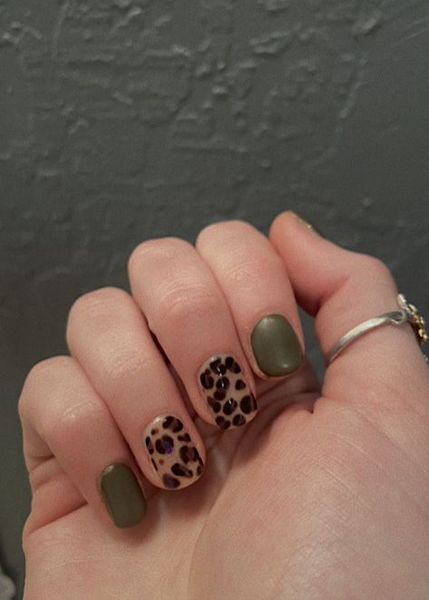 Nails Army Green, Fall Toe Nails, Fall Toes, Green Animals, Print Nails, Animal Print Nails, Autumn Nails, Nails Art, Toe Nails