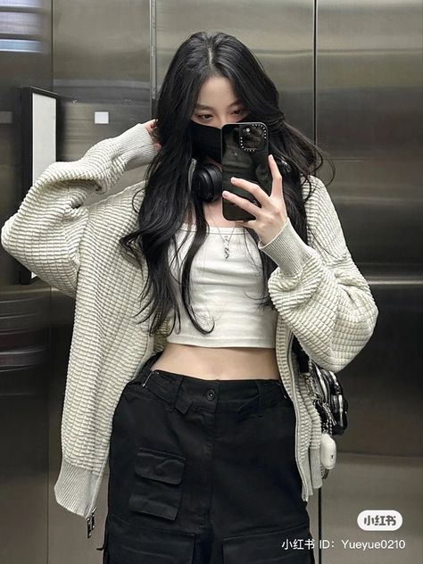 Dark Korean Aesthetic Outfits, Soft Grunge Aesthetic Outfits, Gg Outfits, Korean Y2k, Pakaian Feminin, 2023 Vision, Mode Kpop, Aesthetic Clothing, Instagram Pics