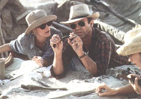 Digging up the raptor in Montana - Jurassic Park Grant Aesthetic, Jurassic Movies, Alan Grant, Jurassic Park Film, Call Of Cthulhu Rpg, Jurassic Park 1993, Jurassic Park Movie, Movie Nerd, Jurrasic Park