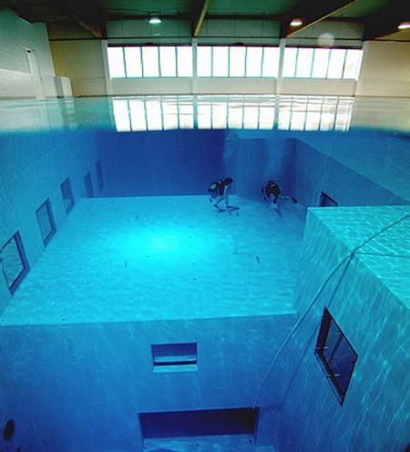 Deepest swimming pool in the world - Gallery Deepest Pool, Deepest Swimming Pool, Amazing Pools, Travel Belgium, Diving School, Deep Pool, Diving Pool, Endless Pool, Luxury Swimming Pools