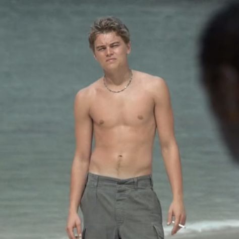 Leonardo Dicaprio The Beach, Leonardo Dicaprio Photos, Leonardo Dicaprio 90s, Young Leonardo Dicaprio, Guys In Speedos, Leo Dicaprio, Big Crush, Kate Winslet, Leonardo Dicaprio