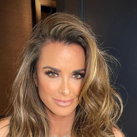 Kyle Richards Umansky on Instagram: "Thank you @dimitrishair 🙏🏼 Loving this lighter color 💛" Kyle Richards Hair, Hair Today Gone Tomorrow, Modern Short Hairstyles, Hair 2022, Lighter Hair, Drinking Alcohol, Kyle Richards, Housewives Of Beverly Hills, Light Brown Hair