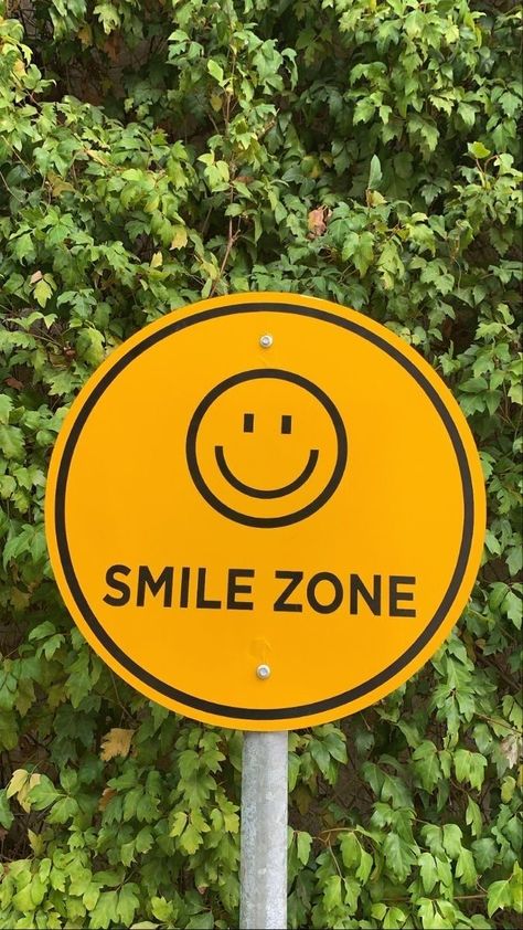 Smile Zone, Glitch Wallpaper, Yellow Aesthetic, Alam Yang Indah, Video Editor, تصميم داخلي, Smiley, Sake, Cute Wallpapers