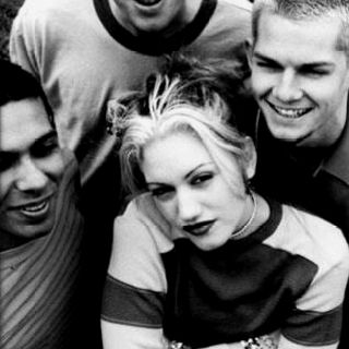 ..old school. 90s Editorial, Gwen Stefani 90s, Gwen Stefani No Doubt, Gwen Stefani Style, Sun Aesthetic, Free Internet, Radio Stations, Rock N’roll, I'm With The Band