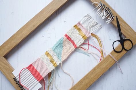 Weaving Bookmarks, Woven Tapestry Art, Modern Tapestry, Half Hitch Knot, Weaving Loom Diy, Weaving Loom Projects, Modern Tapestries, Weaving Wall Hanging, Yarn Thread