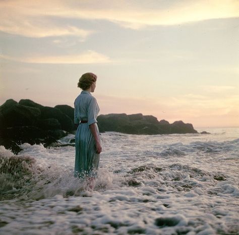 Woman At The Beach, Drawing List, Mystery Photos, Fashion Fotografie, Mystery Woman, Thrift Shop Finds, Waves Ocean, Inspiring Photos, Vivian Maier