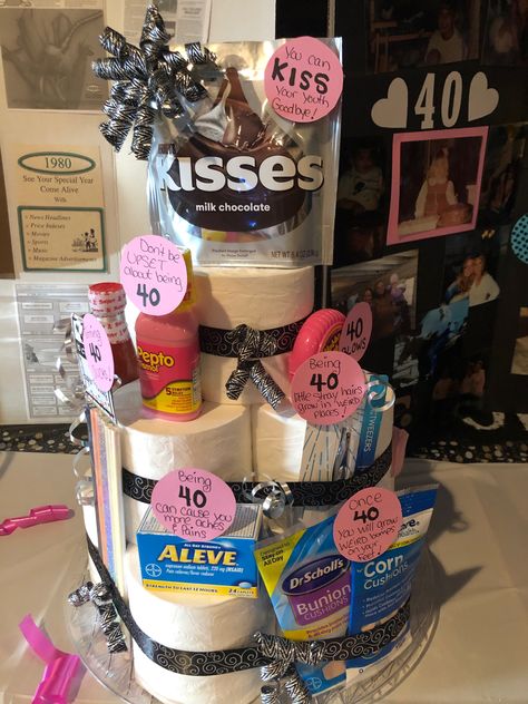 40th Birthday Gifts Diy, Toilet Paper Cake, 60th Birthday Ideas For Mom, 40th Birthday Men, 50th Birthday Gag Gifts, Birthday 30, Baby Diaper Cake, Party Deco, 50th Birthday Cake