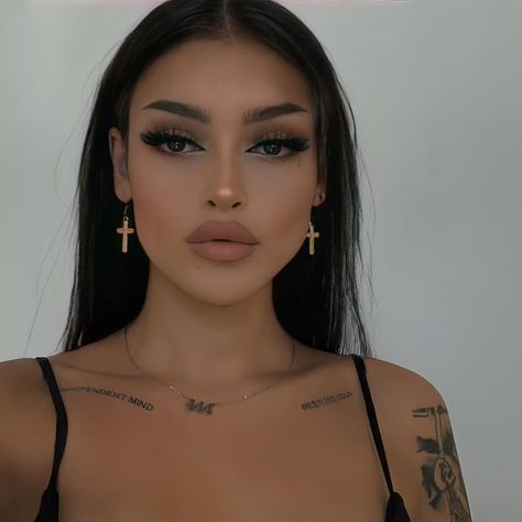 Latina Makeup Looks, Paznokcie Hello Kitty, Dark Makeup Looks, Latina Makeup, Makijaż Smokey Eye, Edgy Makeup, Cute Makeup Looks, Dark Makeup, Elegant Makeup