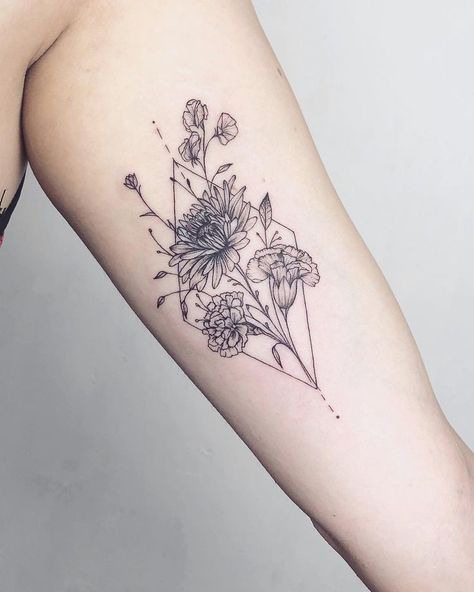 Fernweh Tattoo, Wellen Tattoo, Uterus Art, Botanisches Tattoo, Flower Bouquet Tattoo, Bouquet Tattoo, Wildflower Tattoo, Cat Tattoos, Flower Tattoo Sleeve