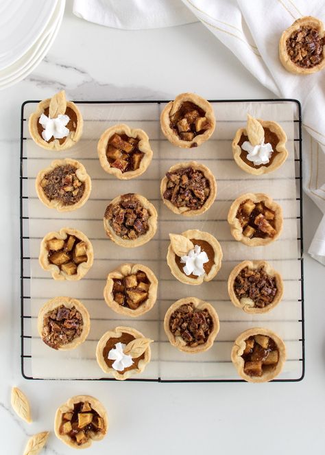 Thanksgiving Desserts Mini, Pie Charcuterie Board, Mini Thanksgiving Pie, Mini Thanksgiving Desserts, Mini Thanksgiving, Desserts Mini, Tiny Pies, Decorative Pie Crust, Thanksgiving Snacks