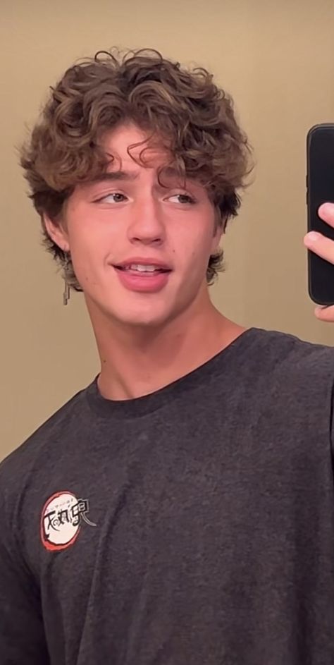 Jeremiah Fisher Hairstyle, Hairstyles Taper Fade, Jordan Dunn Hair, Curly Hair Men Short, Medium Long Curly Hair, Omar Rudberg Long Hair, Short Curly Hair Men, Caleb Rodriguez, Hot Arab Guys With Curly Hair