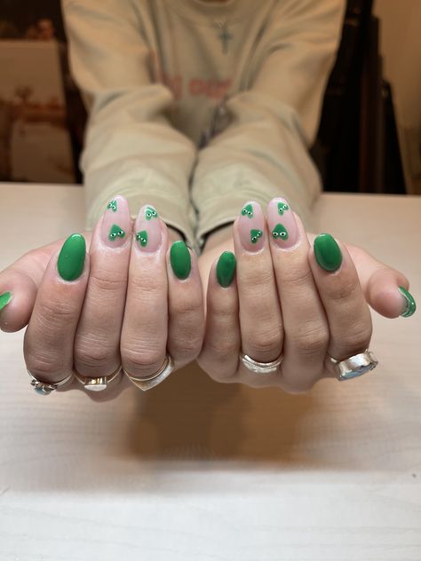 Green Heart Nails, Cdg Nails, Cute Green Nails, Nails With Hearts, Green Acrylic Nails, Christmas Gel, Green Nail Designs, Christmas Gel Nails, Green Heart