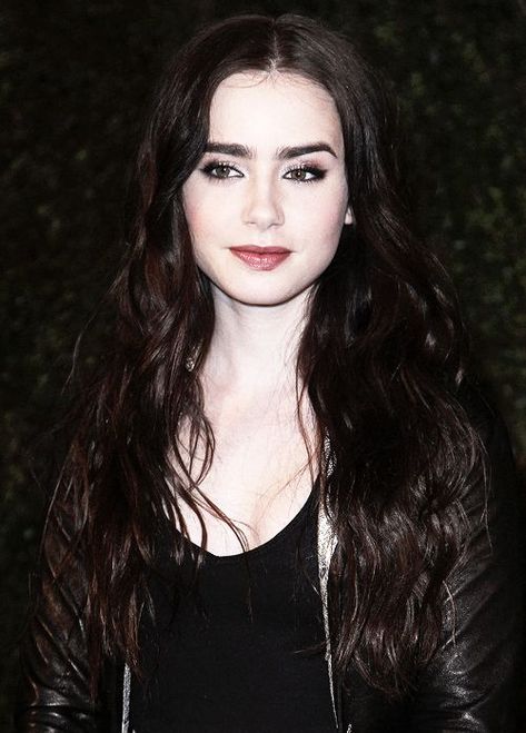 Dark Hair Pale Skin, Actresses With Black Hair, Black Hair Pale Skin, Hair Pale Skin, Brown Hair Looks, Lily Collins, Pale Skin, Dark Brown Hair, Fair Skin