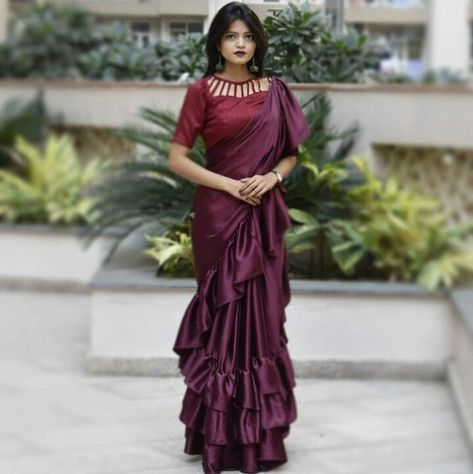 Satin Ruffle Saree, Frill Saree Blouse Design, Freel Saree, Ruffles Saree, Shagun Blouse Designs, New Fashion Saree, Saree Fancy, Ruffle Sarees, Saree Blouse Styles