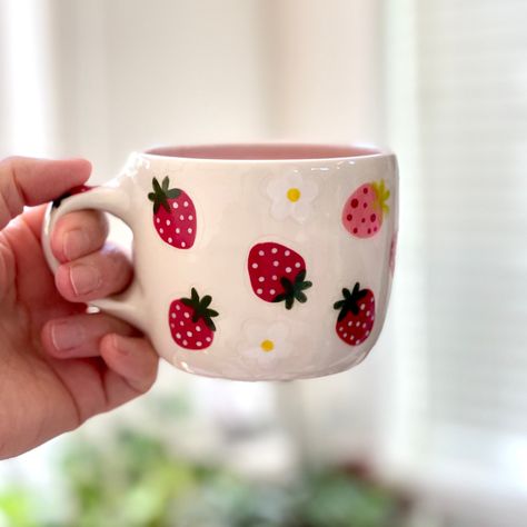 Cute Pottery Painting Ideas Fruit, Strawberry Pottery Painting, Painting Pottery Ideas Easy, Color Me Mine Ideas, Pottery Painting Ideas Easy, Ceramica Artistica Ideas, Tea Cups Diy, Diy Mug Designs, May Art