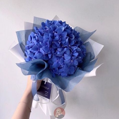 Blue Flowers Bouquet Gift, Hydrangeas Blue, Blue Hydrangea Bouquet, Blue Flowers Bouquet, Luxury Flower Bouquets, Flower Bouquet Diy, Hydrangea Bouquet, Boquette Flowers, Bleu Pastel