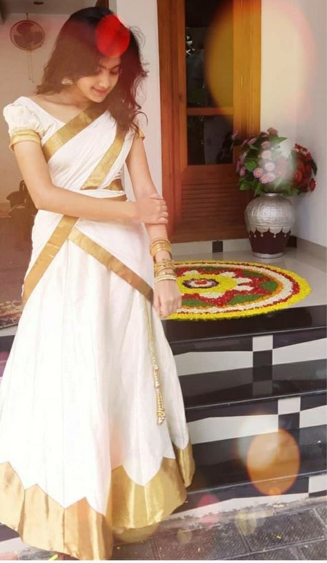 Dawani Designs, Half Saree Designs Simple, Outfits Ideas For School, Onam Outfits Ideas, Onam Dress, Kerala Engagement Dress, Long Skirt Top Designs, Onam Outfits, Kerala Saree Blouse Designs