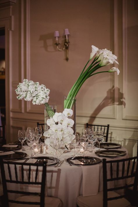 Centerpieces Orchids, Calla Lily Wedding Centerpiece, Photo Centerpieces, Modern Wedding Centerpieces, Calla Lily Wedding, Modern Centerpieces, Lily Wedding, Stock Flower, Beautiful Food Photography