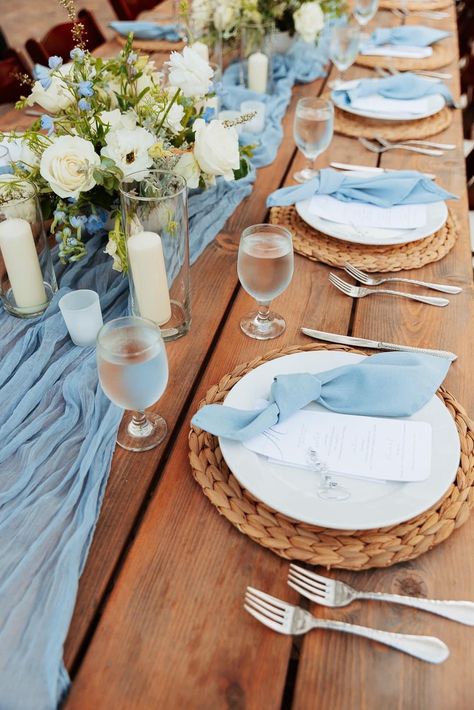 Dusty Blue Wedding Colour Palettes, Blue Gold Beach Wedding, Light Blue Napkins Wedding, Dusty Blue And Wood Wedding, Sky Blue Table Decorations, Dusty Blue Wedding Table Centerpieces, Something Blue Table Setting, Beach Dinner Decor, Blue Tablescapes Wedding