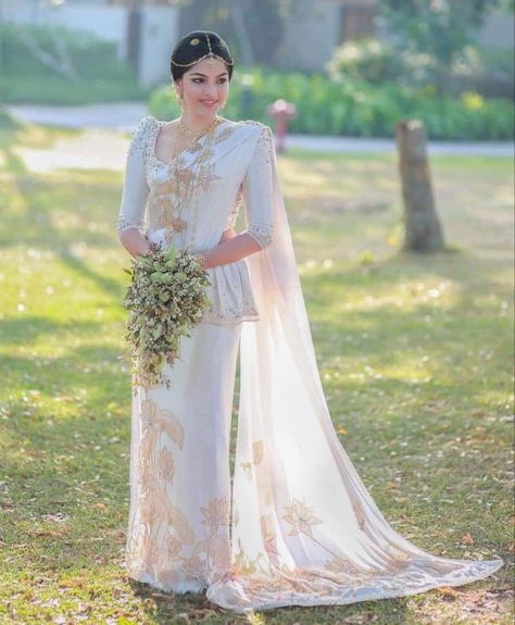 Buddhist Wedding Dress, White Saree Wedding, Buddhist Wedding, Christian Bridal Saree, Designer Sarees Wedding, Wedding Saree Blouse, Bridesmaid Saree, Wedding Saree Collection, Wedding Dress Guide