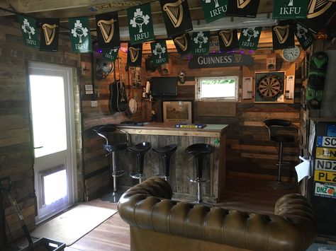 Cute Pallet Garage Bar / Mancave  #design #garage #mancave #palletbar #palletdiyideas #partydecor #recyclingwoodpallets I always wanted a bar in my garage,  but at the time I didn't have the room, so I extended the garage and added on a decent sized bar. I had an idea in my head of what I wanted an using other people's pictures for inspiration and ideas, I came up with this. Shed Pub, Garden Bar Shed, Garden Pub, Shed Bar, Garage Man Cave Ideas, Man Cave Shed, Pub Ideas, Pub Shed, Pallet Bar Diy